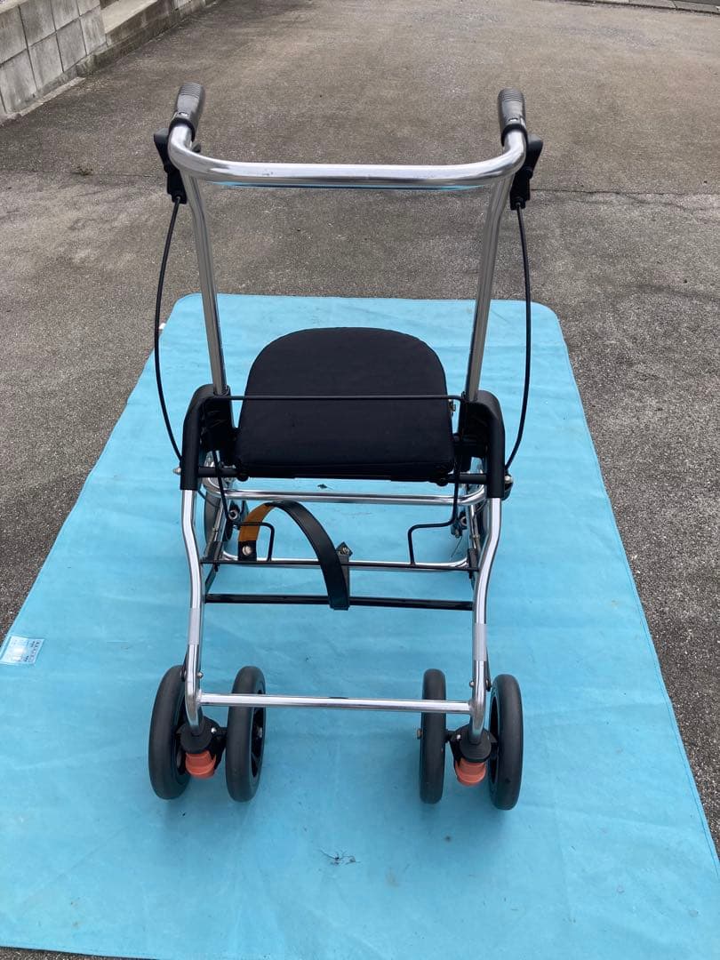 軽量アルミ歩行器 折りたたみ式 4輪