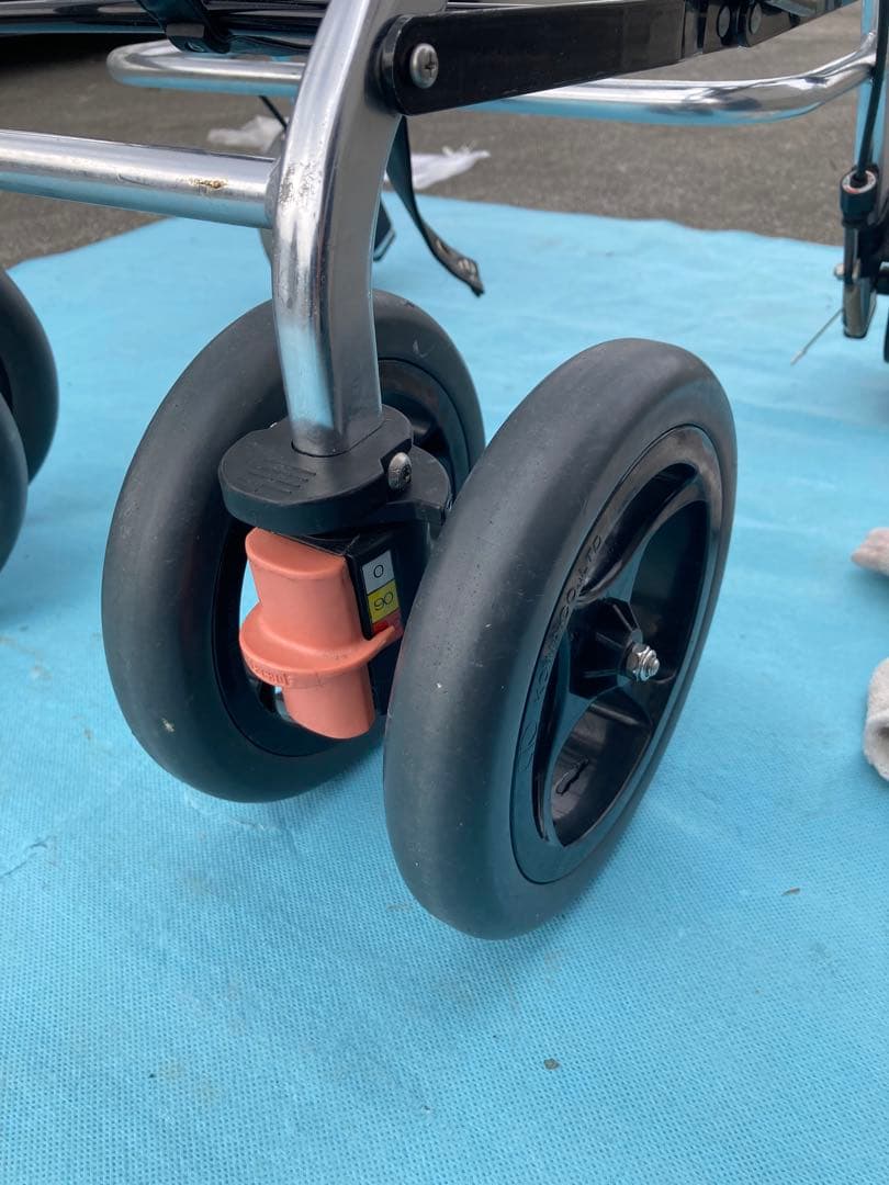 軽量アルミ歩行器 折りたたみ式 4輪