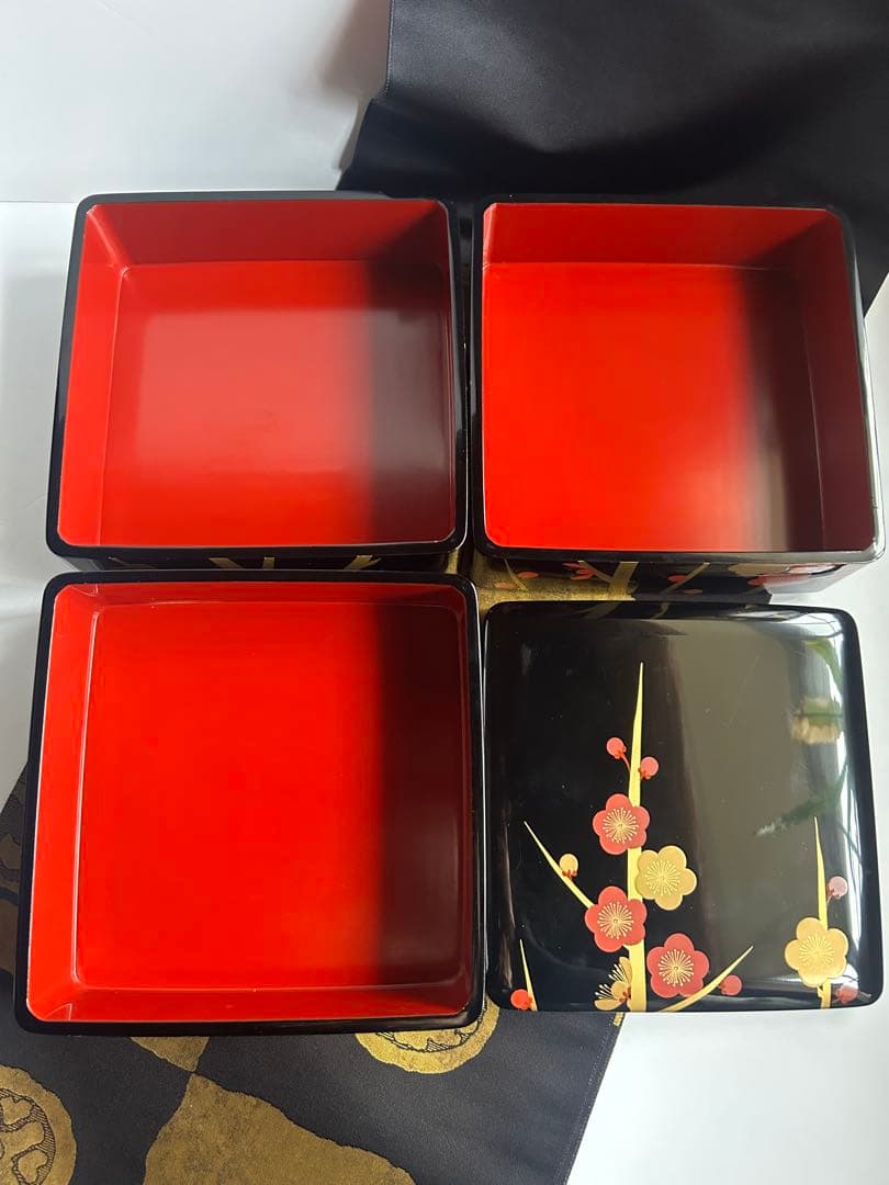 【未使用】漆器 三段重 黒塗 重箱 黒 内朱 梅模様金泥 天然木 アンティーク