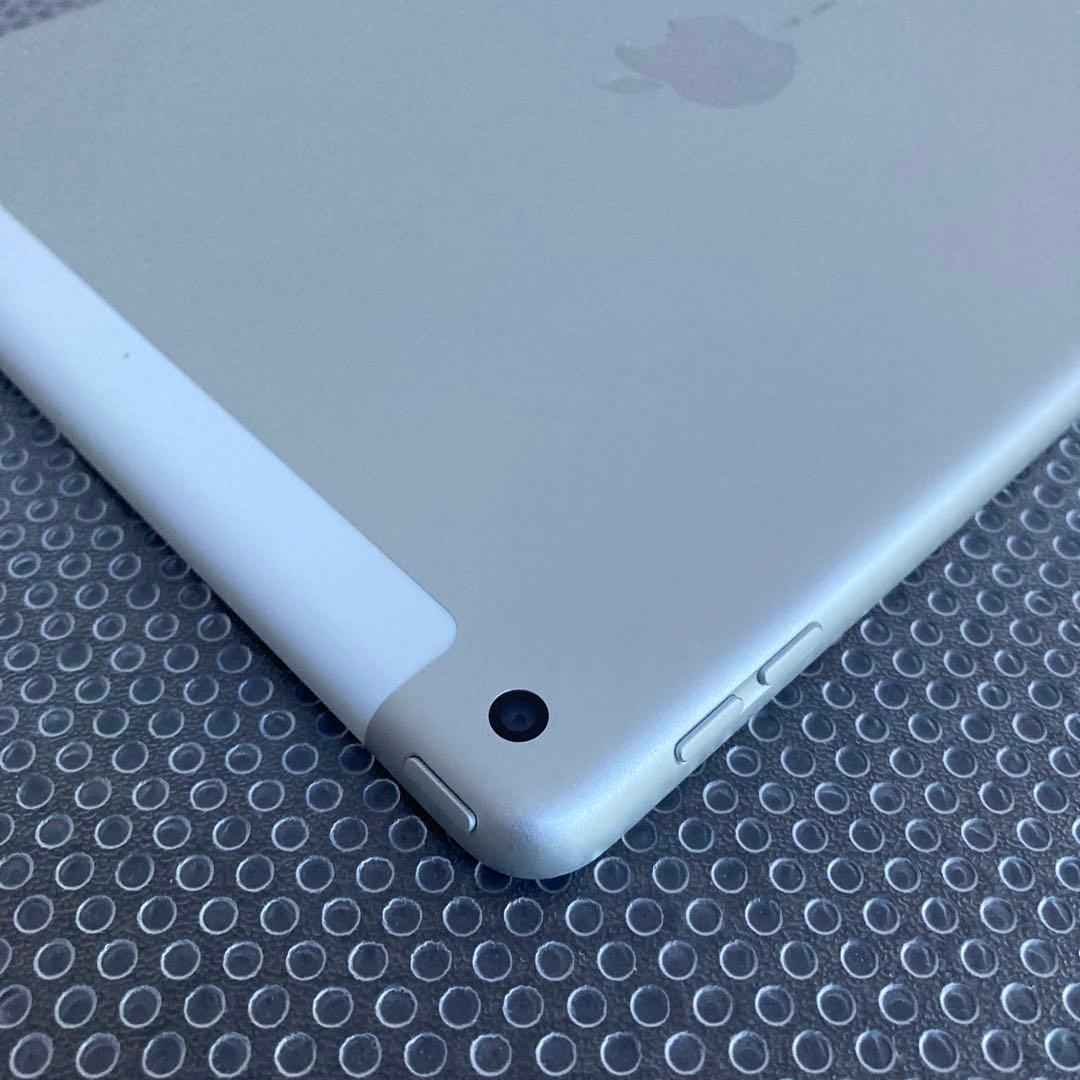 3561【早い者勝ち】電池良好☆iPad8 第8世代 32GB SIMフリー☆