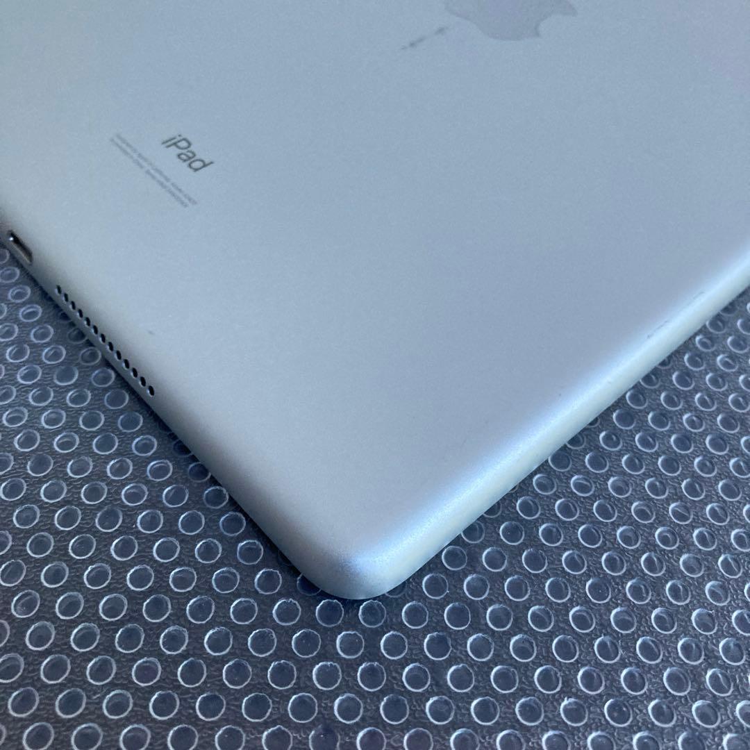 3561【早い者勝ち】電池良好☆iPad8 第8世代 32GB SIMフリー☆