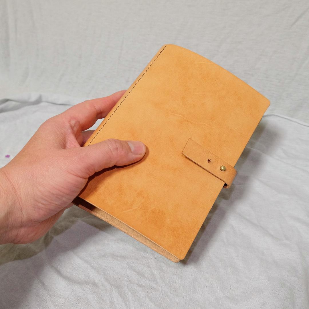 バイブルサイズ　軽量　オイルレザーのシステム手帳