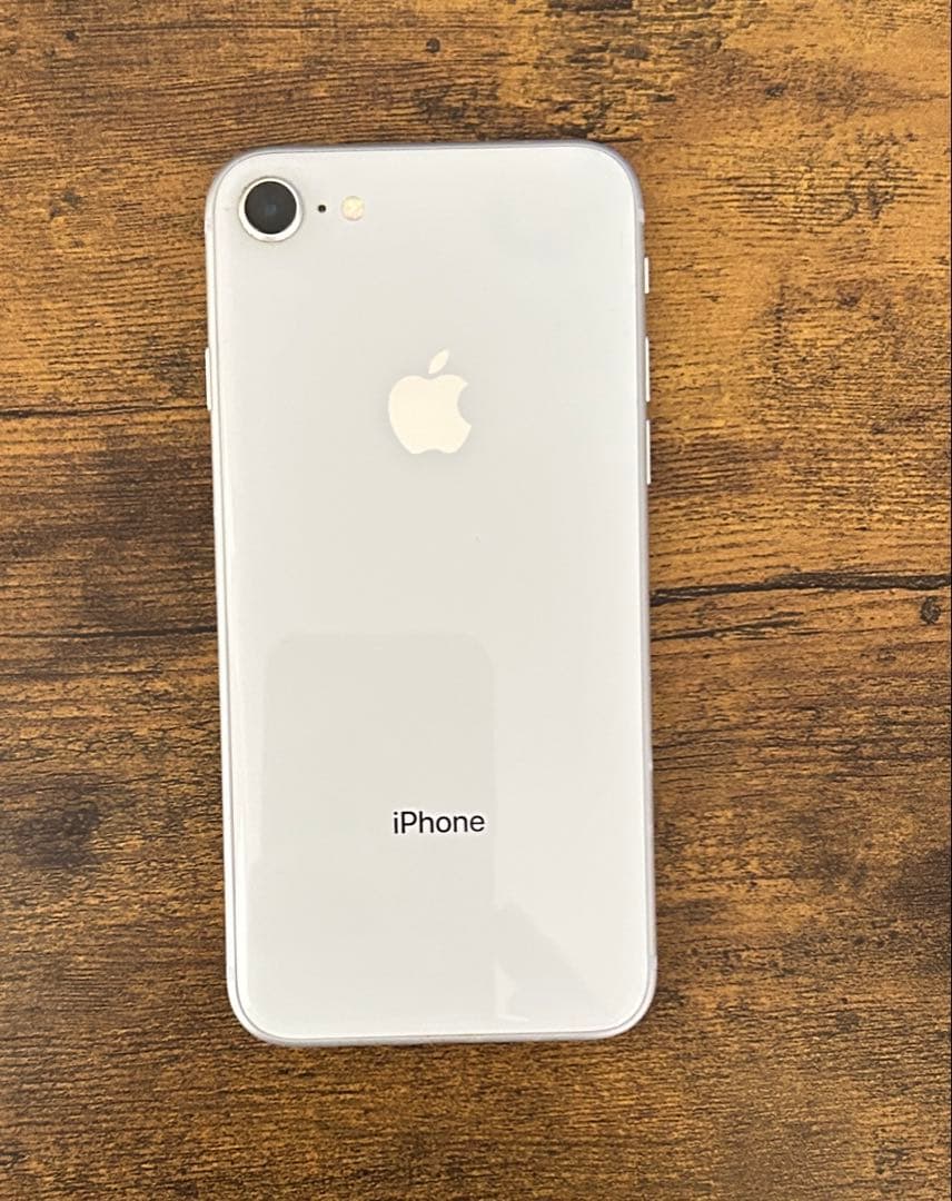 美品　Apple iPhone 8 シルバー 64GB