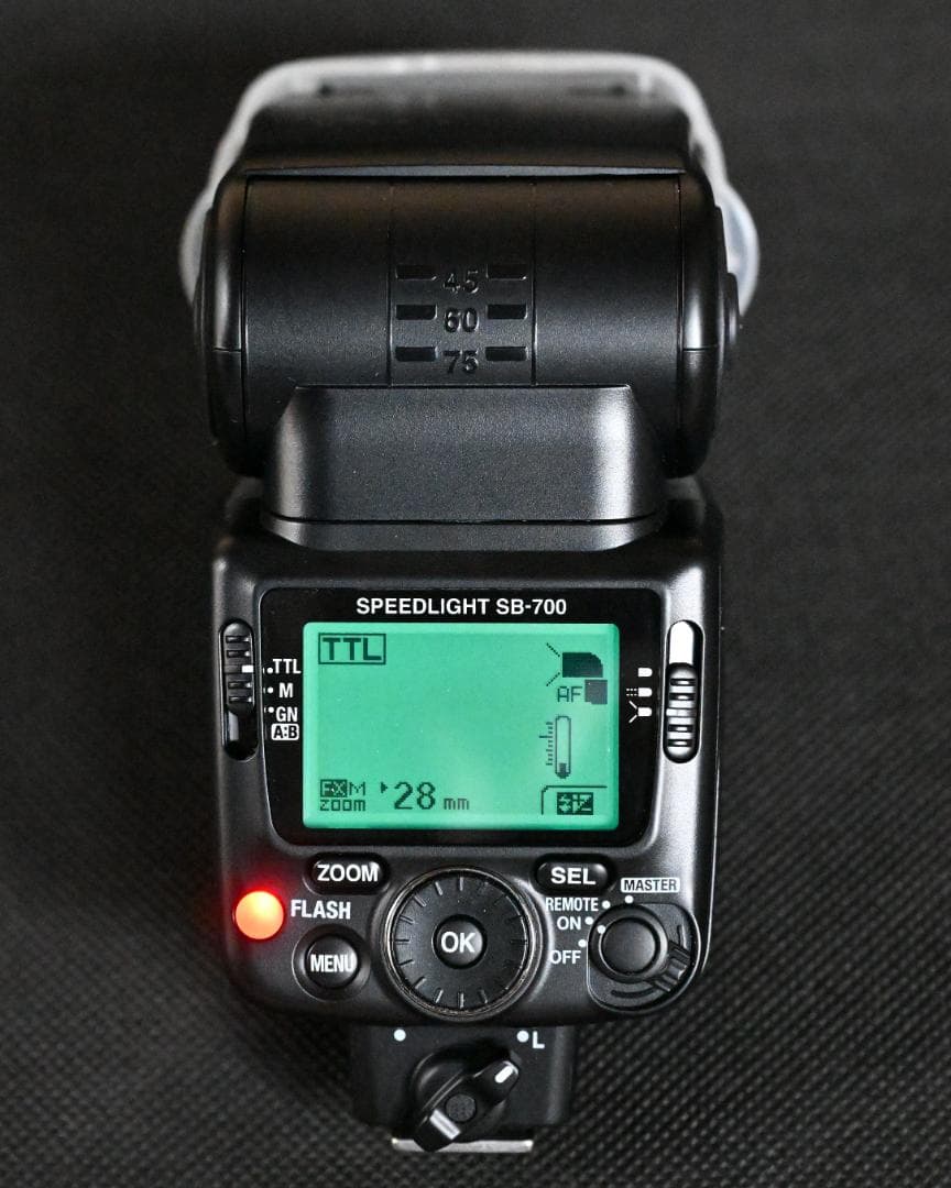 ニコンD7500 18-140mm キット+ SB700+SD128ギガ