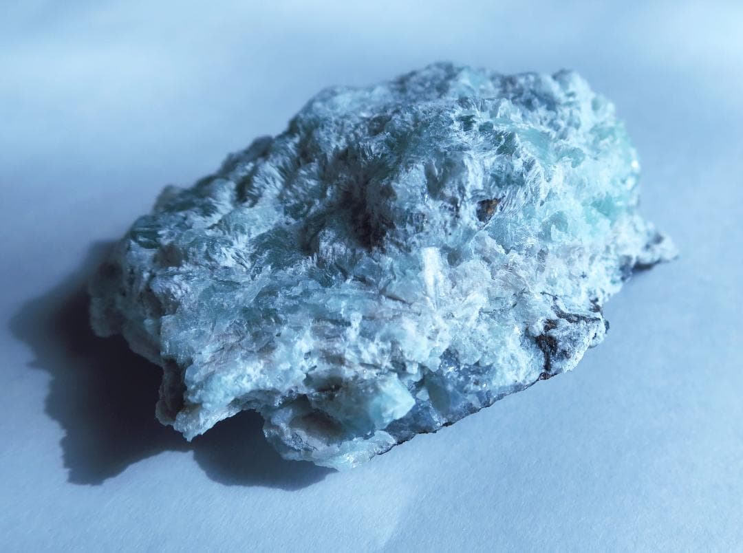 ターブッタイト ターブット石Tarbuttite 　蛍光鉱物　鉱物標本