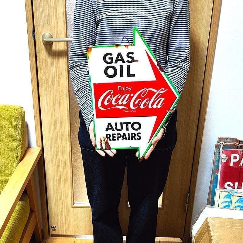 ブリキ看板 コカコーラ Gas Oil エンボスメタルサイン アメリカン 矢印