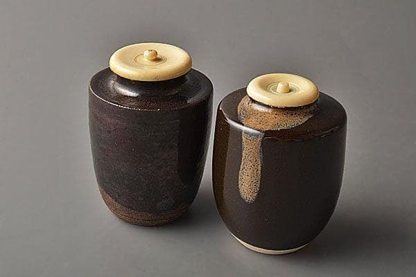 k469 【特価】茶道具　陶六窯　仕覆付茶入二点