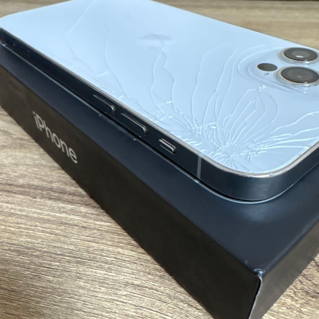 iPhone 12 Pro 本体 シルバー 箱付き（ケーブル無し）【背面割れ】