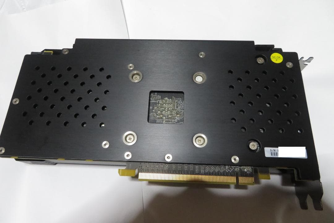 グラフィックカード　玄人志向　Radeon RD-RX570-E4GB