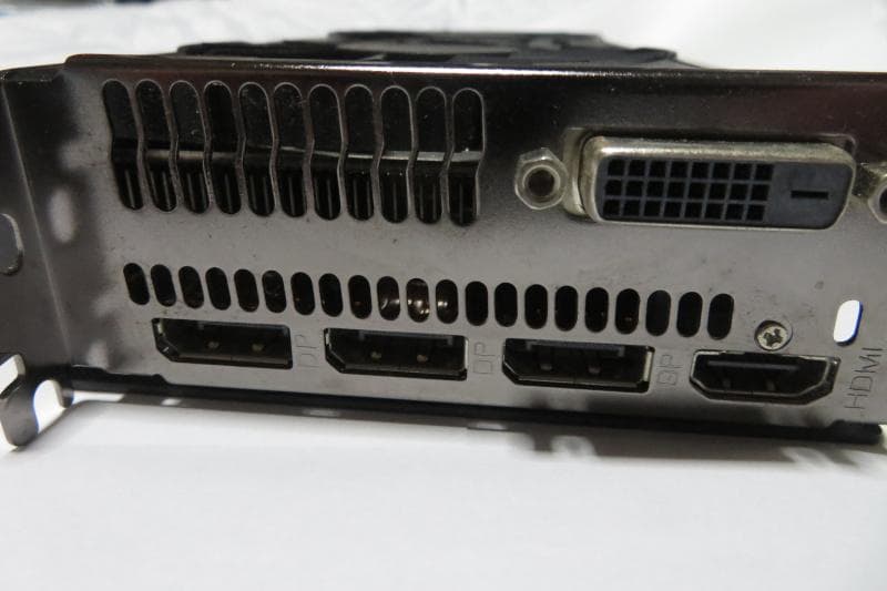 グラフィックカード　玄人志向　Radeon RD-RX570-E4GB