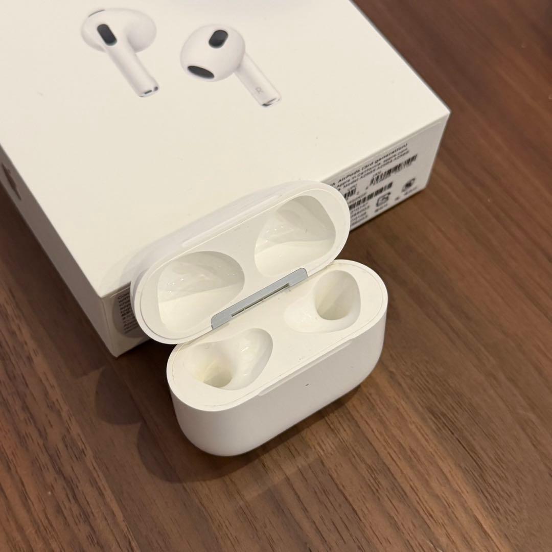 AirPods 第3世代ホワイト 充電ケース付き