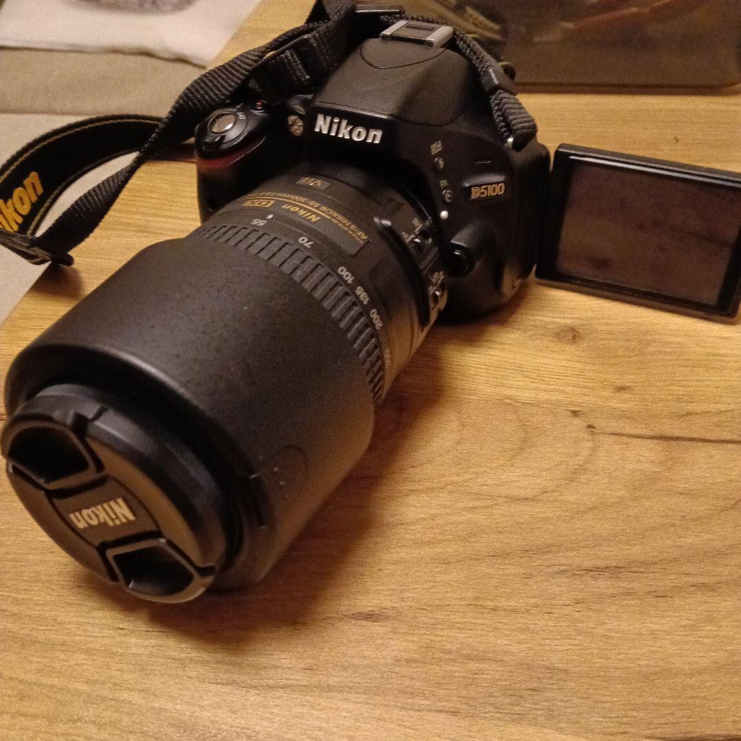 Nikon D5100 デジタル一眼レフカメラ ダブルズームキットストラップ付き