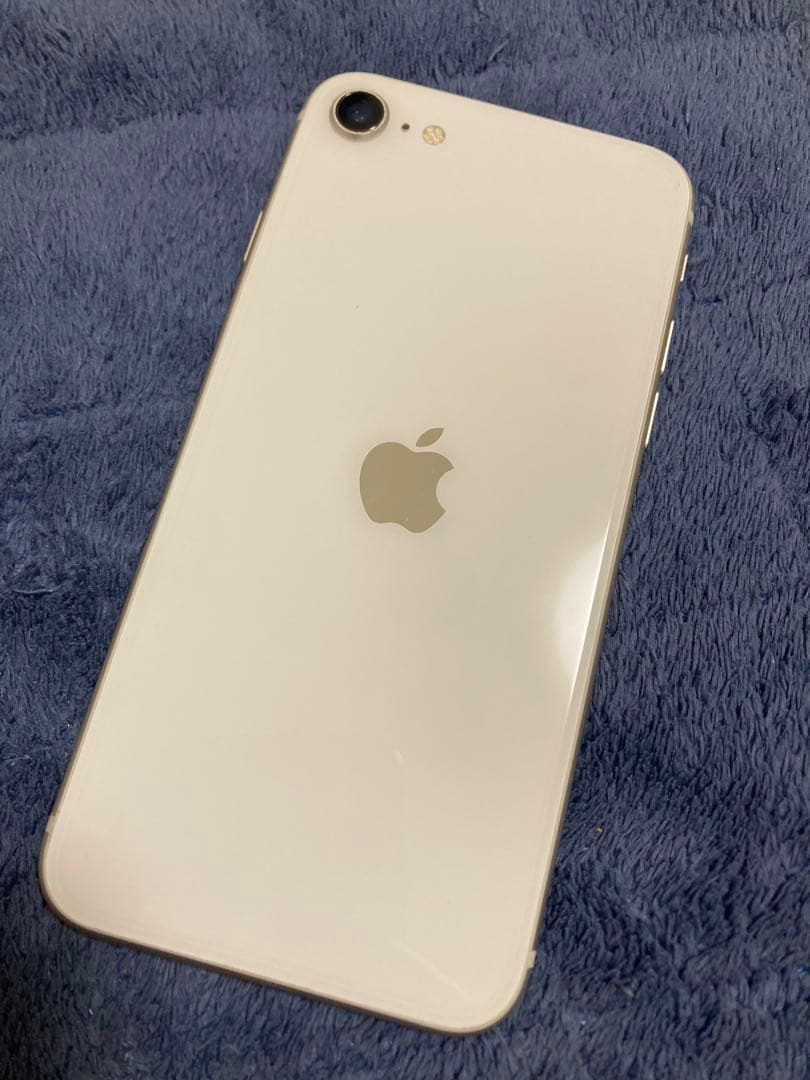 【超美品】 iPhoneSE (第3世代) 本体 スターライト SIMフリー