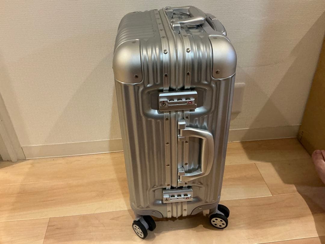 福岡市引取り限定　スーツケース Sサイズ 40L アルミフレーム シルバー