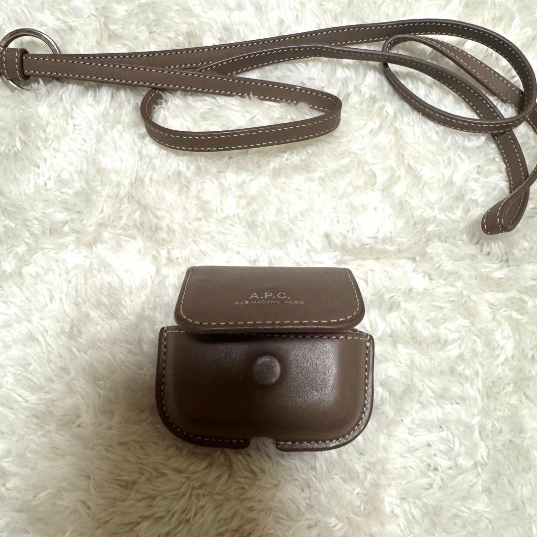 A.P.C. ブラウン airpods proケース イヤホン　ストラップ付き