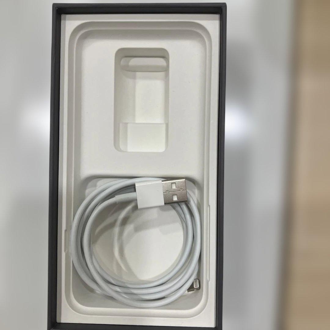 iPhone 8 64GB バッテリー容量100%