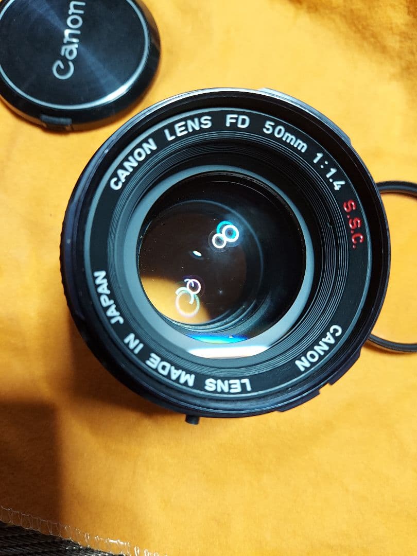 Canon F1 50MM 1.4 レンズ、ストラップ付き。