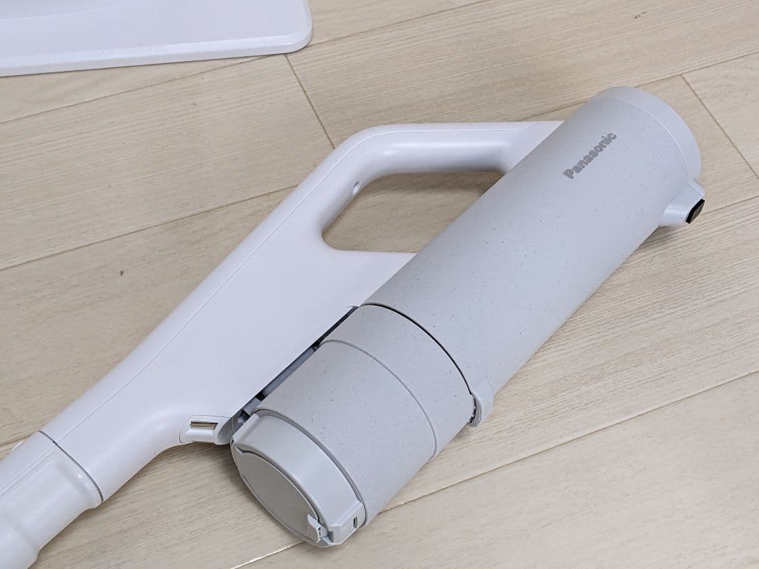 Panasonic セパレート型コードレススティック掃除機 MC-NX700K