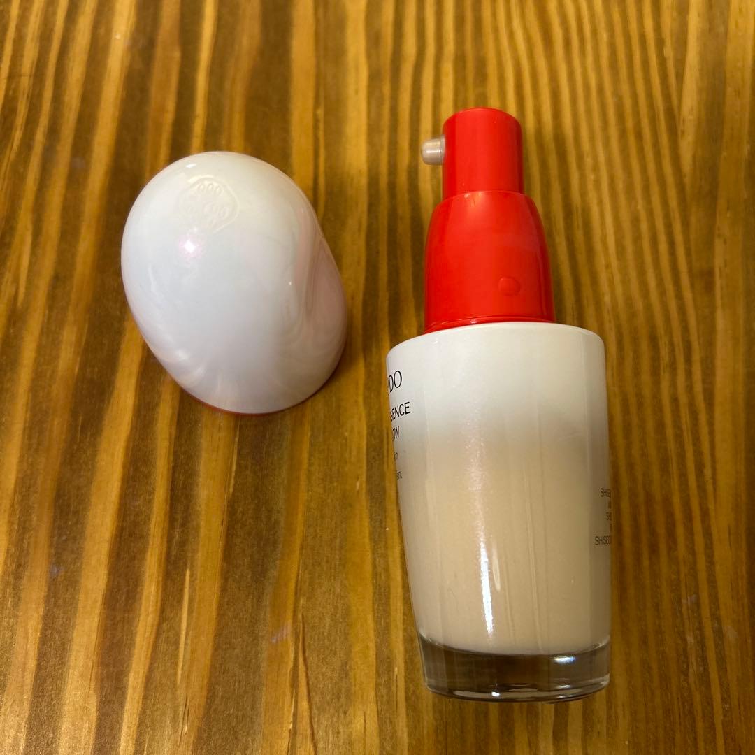 SHISEIDO エッセンススキングロウファンデーション　220Linen