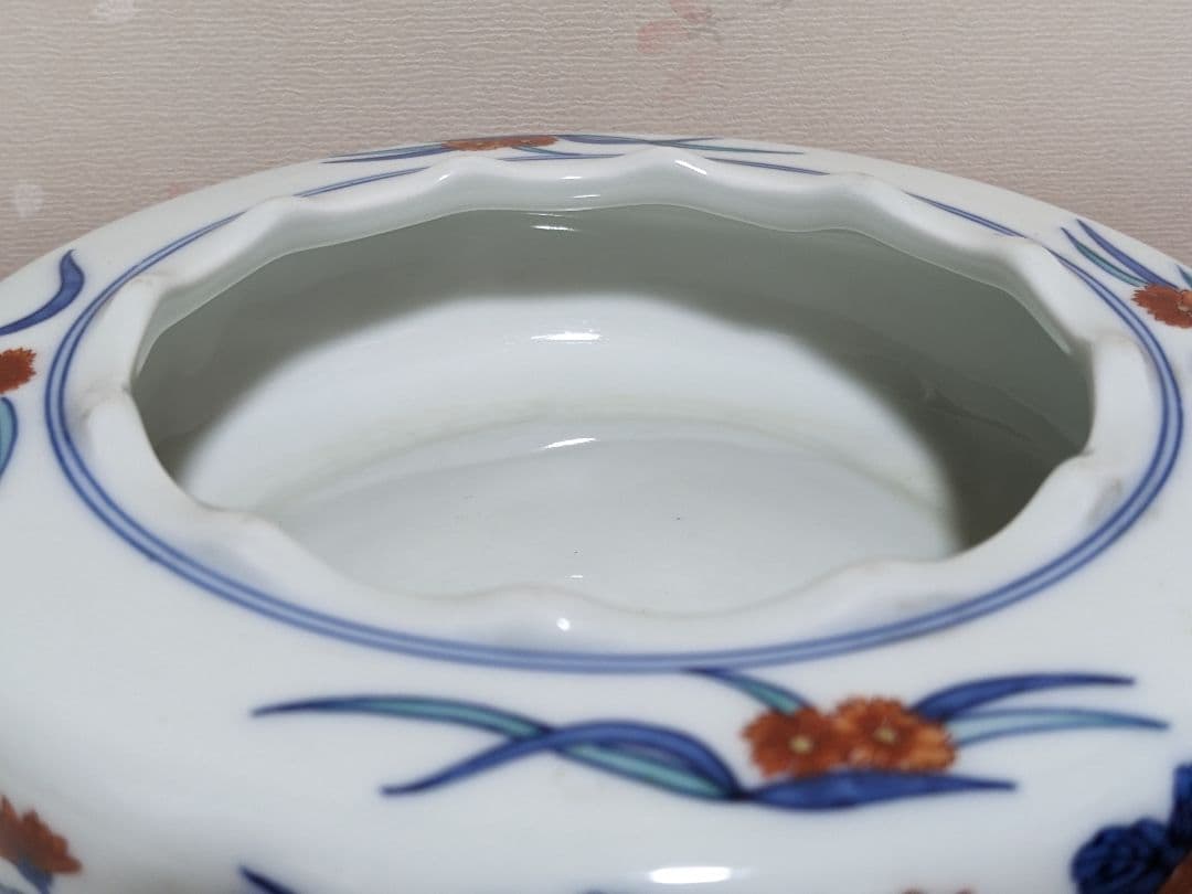 ♦人間国宝 今泉今右衛門作 染付色絵 菊花牡丹文様５寸灰皿 大振りな作品