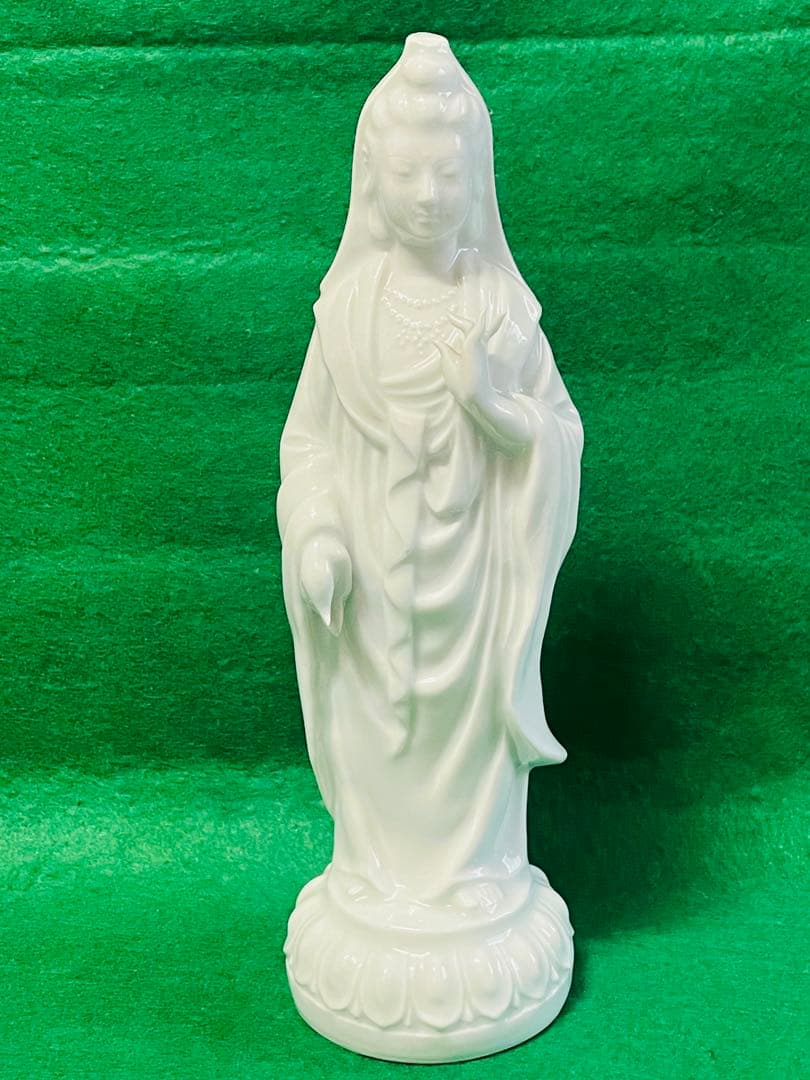 有田焼晏正窯白磁観音像 陶磁器製木箱付き