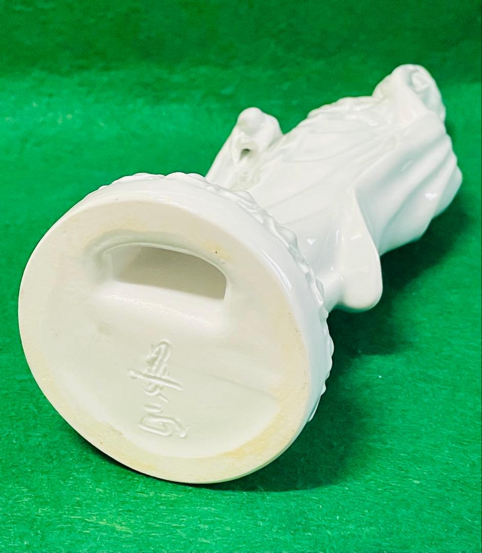 有田焼晏正窯白磁観音像 陶磁器製木箱付き