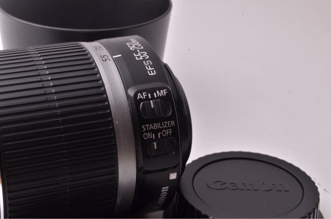 【大迫力の望遠レンズ】キヤノン　EF-S　55-250mm　IS　キヤノン