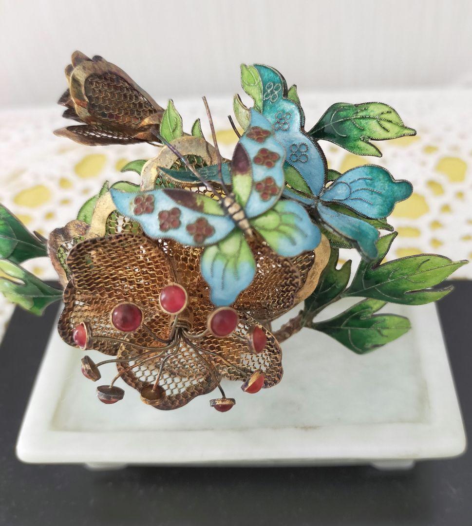 特価セール中! レトロ伝統工芸美術品 洋銀、翡翠、赤瑪瑙、七宝焼の花と蝶の盆栽
