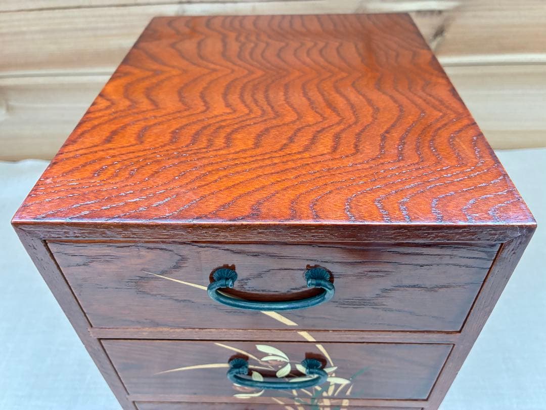 時代箪笥風 草花蒔絵 三段小箪笥 卓上和家具 古民家調 高さ約24cm