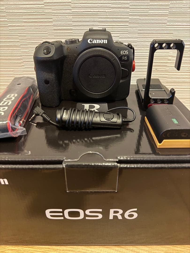 Canon EOS R6 本体と付属品＋バッテリー2個＋レリーズ＋Ｌ型プレート
