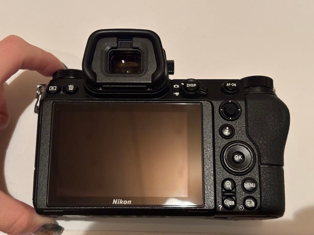 Nikon Z6 ボディ　ミラーレス一眼カメラ