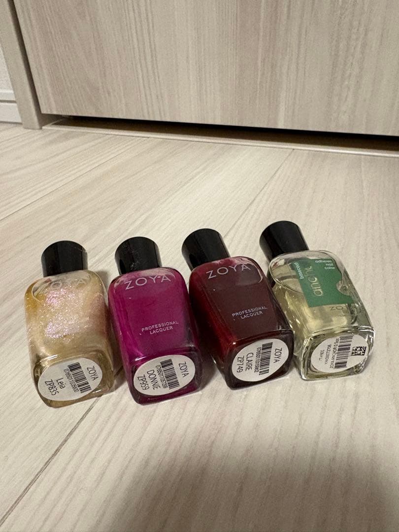 美品　Zoya ネイルポリッシュ 24本セット　ネイルカラー