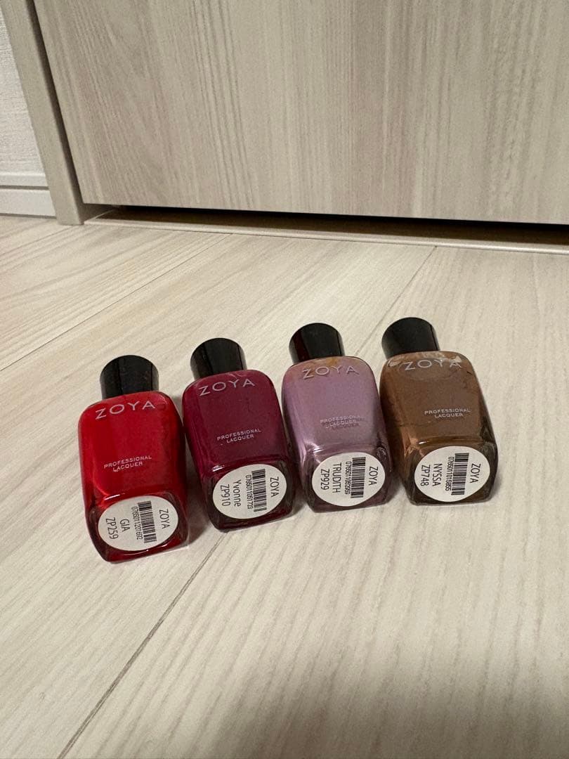 美品　Zoya ネイルポリッシュ 24本セット　ネイルカラー