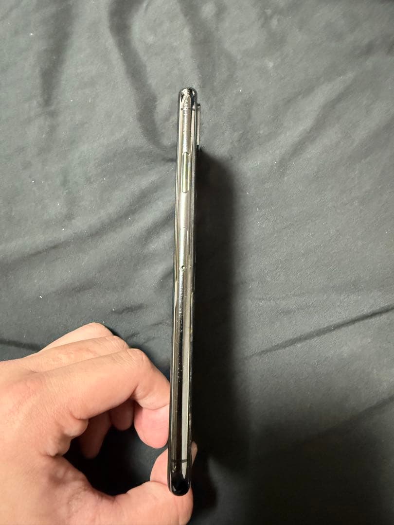 iPhone Xs max 背面ひび割れ