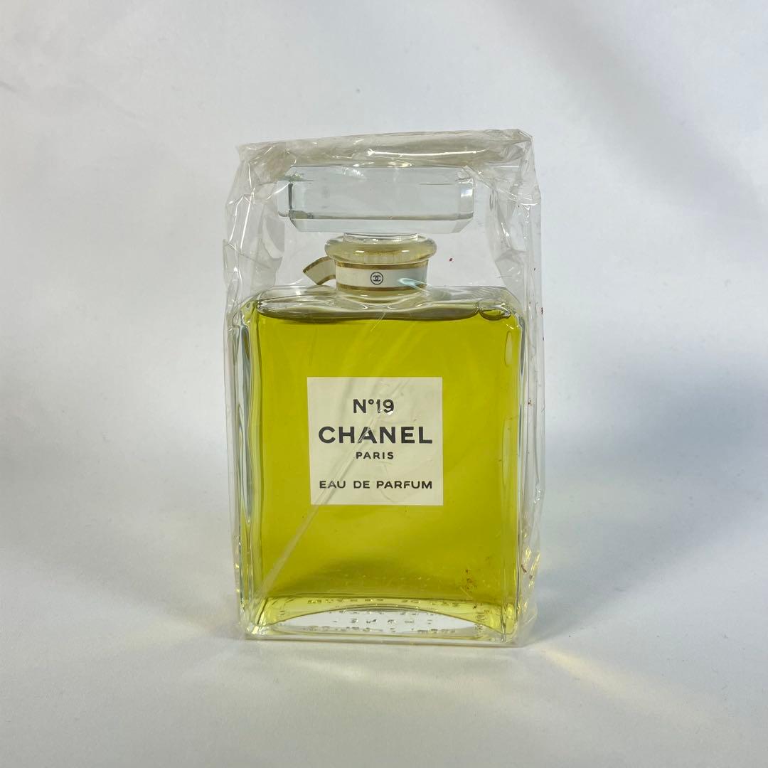 未使用　シャネル No19 オードゥ パルファム 100ml