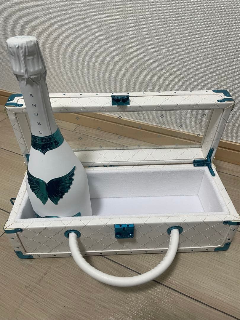 Angel champagne ホワイトデーエディション　レザータイプ値段交渉可