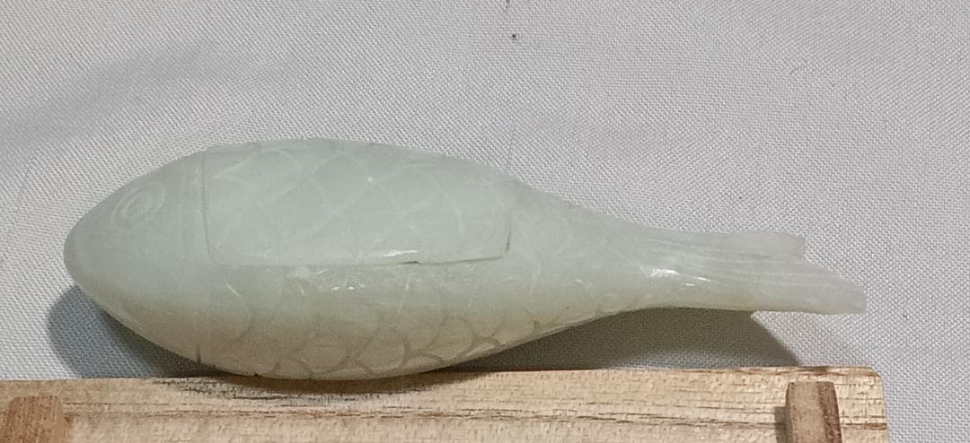 茶道具　東大寺献茶記念　筒井寛秀老師書　北京玉器庁謹製　玉魚佩香合　超美品！！