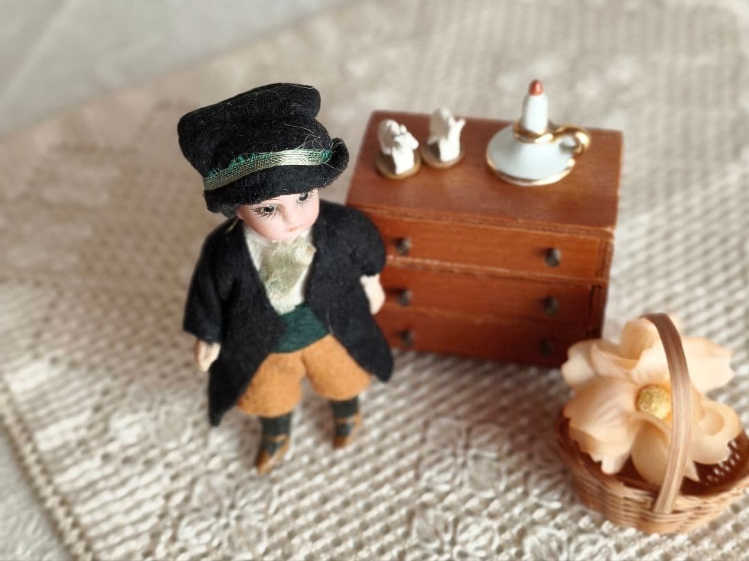 * antique doll ❀ ミニョネット 本が好きな 男の子