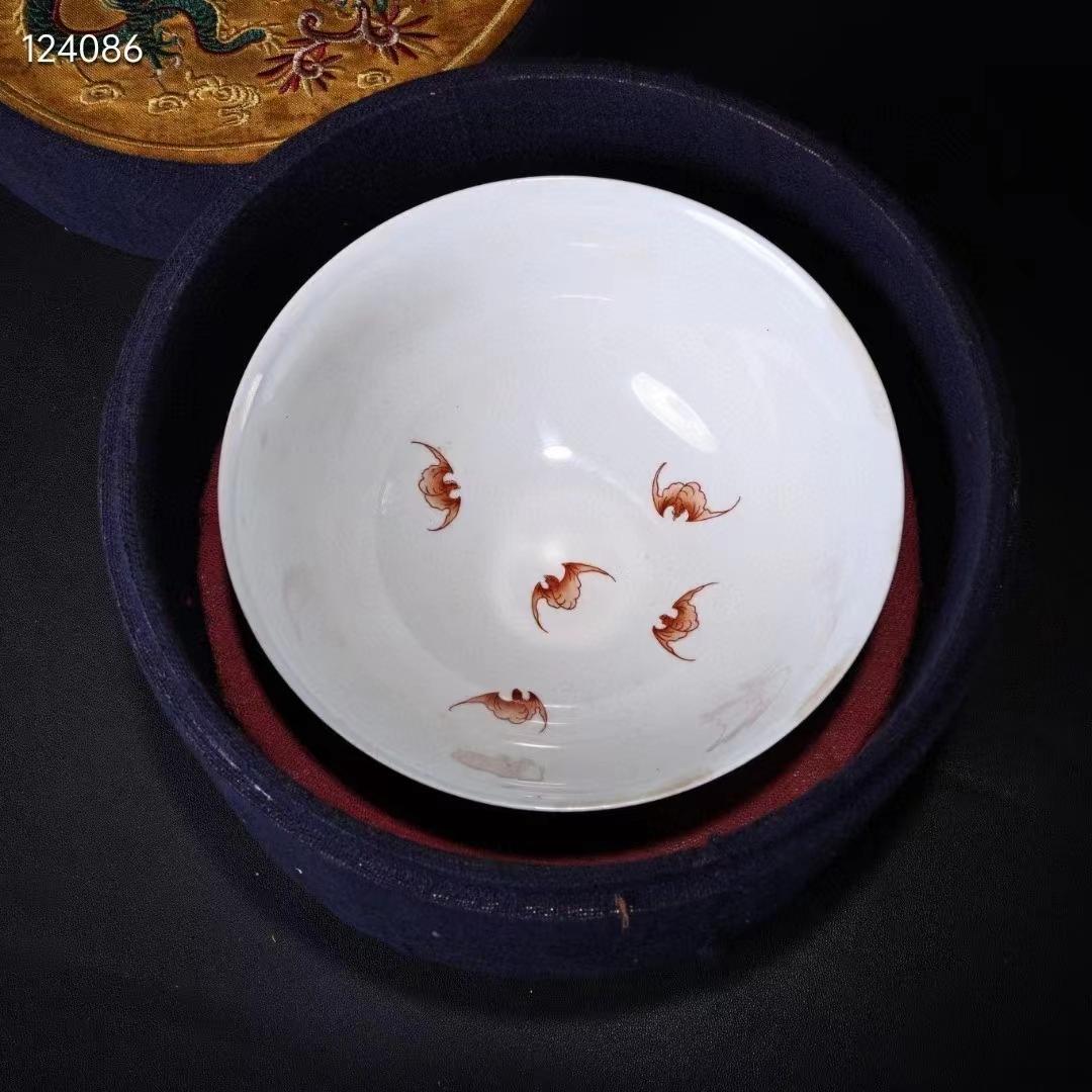 中国古美術・珍品旧蔵・純手描き·粉彩磁器ボウル·箱付・置物・食器・観賞瓶・文房具