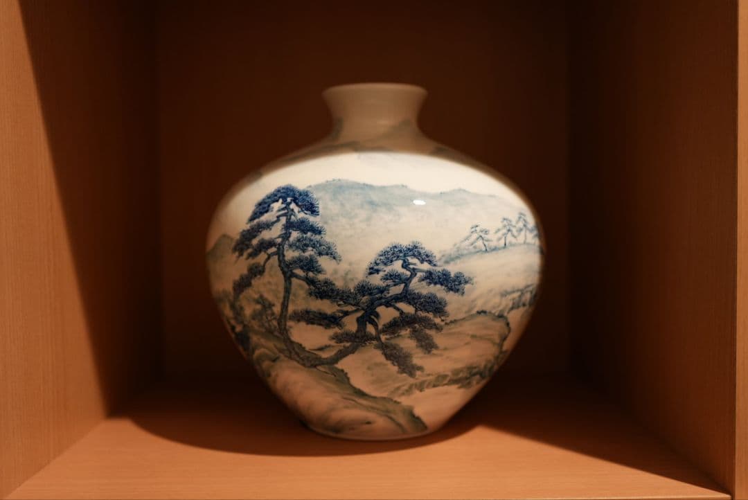 藤井錦彩　有田焼　花瓶　美術　アート　工芸　ろくろ　伝統工芸　錦彩　山水　染付
