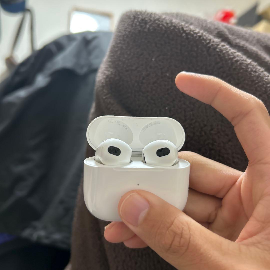 AirPods Pro 本体 充電ケース付きイヤホン付き