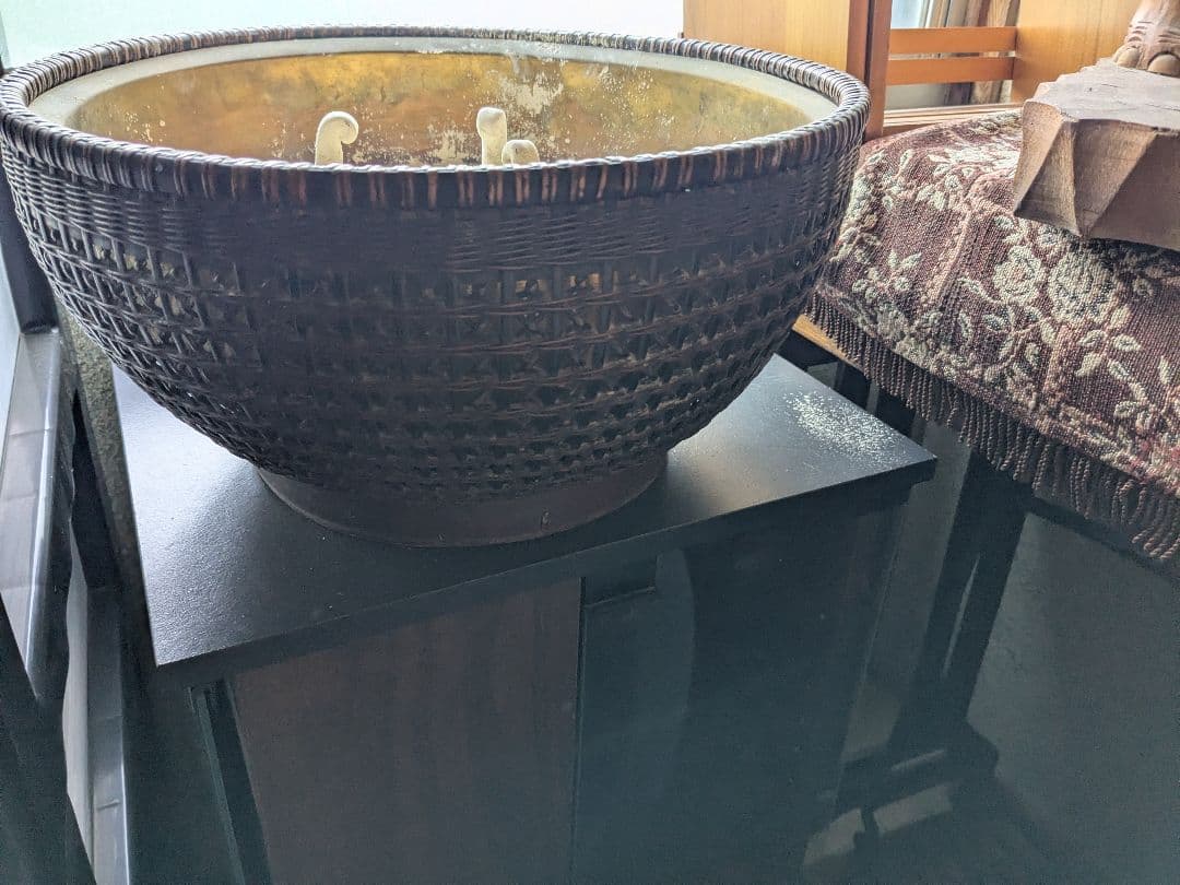 籐編み漆仕上げ炉風炉？炭斗、時代物貴重美品、茶道具！値下げしました。
