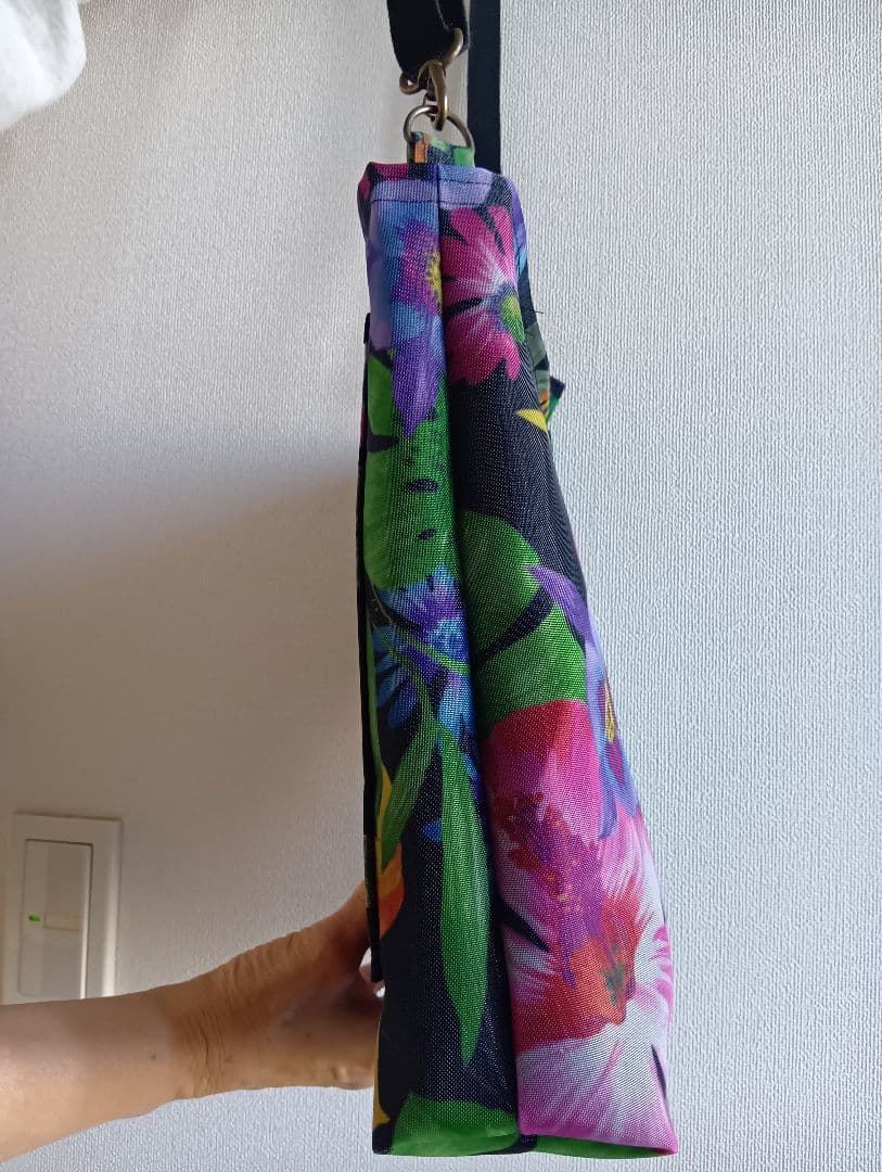 花柄ショルダーバッグ☆ハンドメイド☆軽量☆ナイロンプリント