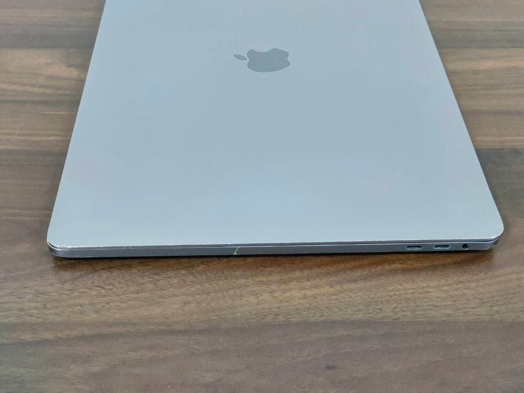 MacBook Pro 2019 16インチ Core i7 512G I3