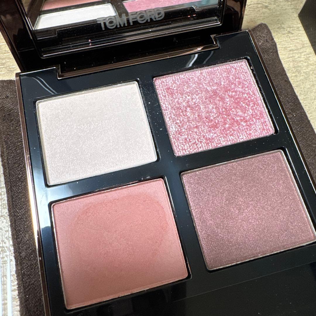 【美品】TOM FORD アイカラークォード 030 インソレントローズ
