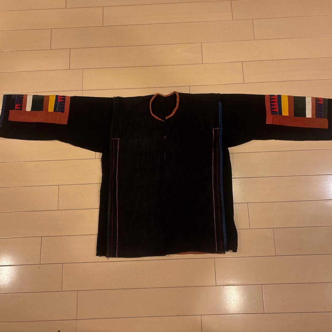 タイヴィンテージ　アカ族の手仕事による鮮やかな色彩の刺繍ジャケット　アップリケ