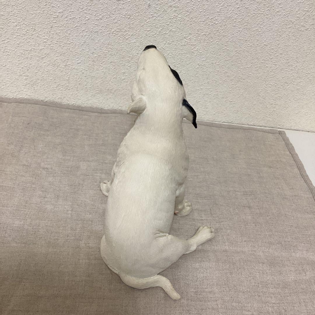 ブルテリアのあくび置物