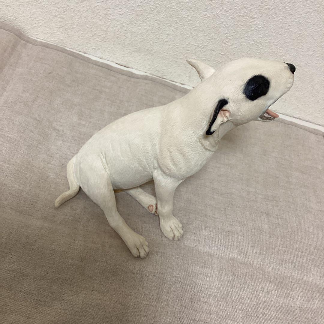 ブルテリアのあくび置物