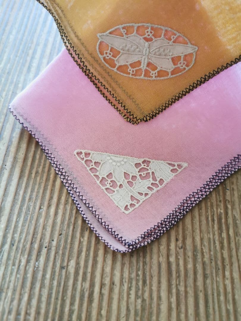 英国アンティーク 蝶と花刺繍 オープンカットワーク嵌込 シアーハンカチ２枚セット