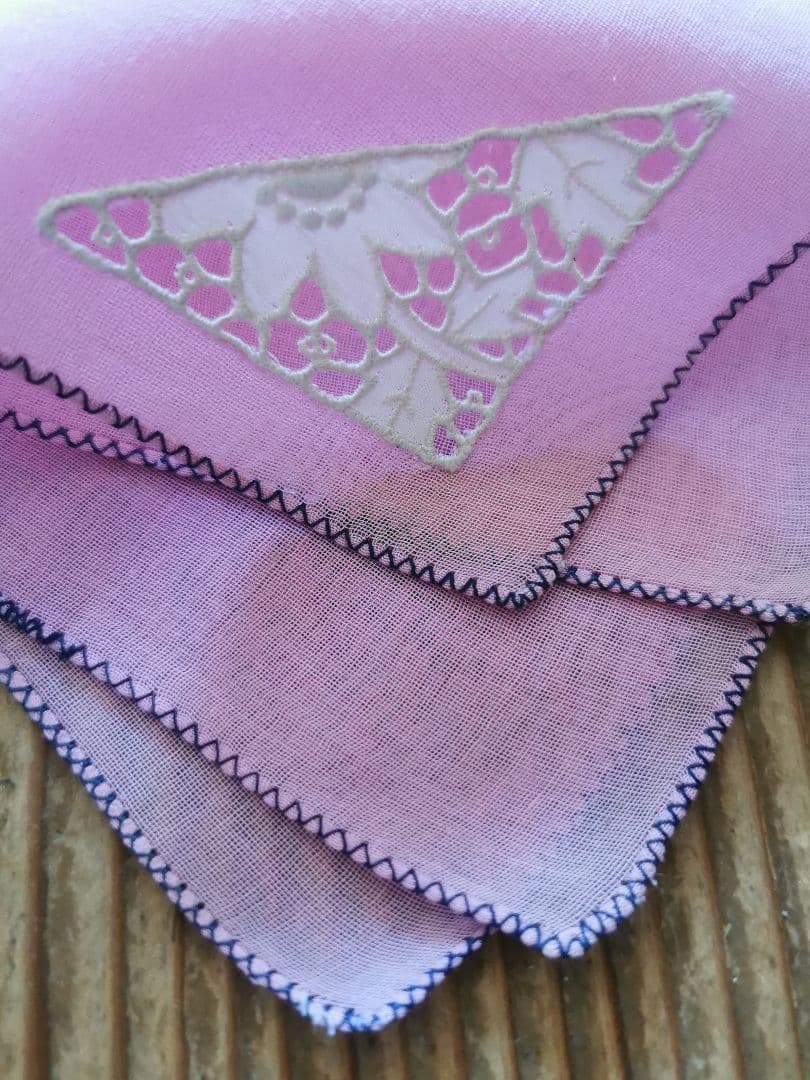 英国アンティーク 蝶と花刺繍 オープンカットワーク嵌込 シアーハンカチ２枚セット